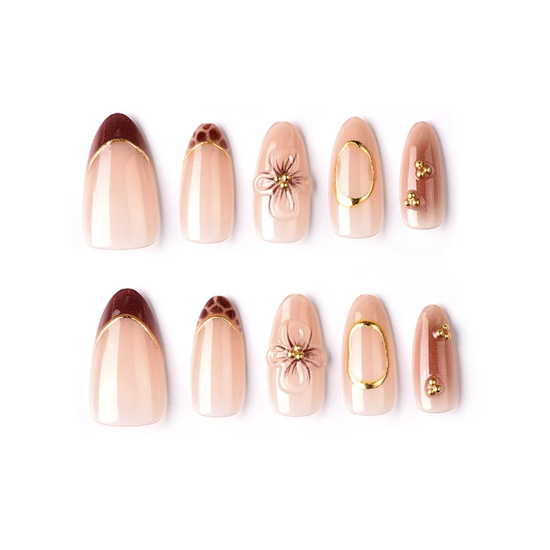 Elegante Blumenakzent Druck-auf-Nagelkunst Karnz