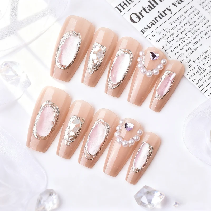 Elegante dekorative Press-On-Nagelkunst Karnz