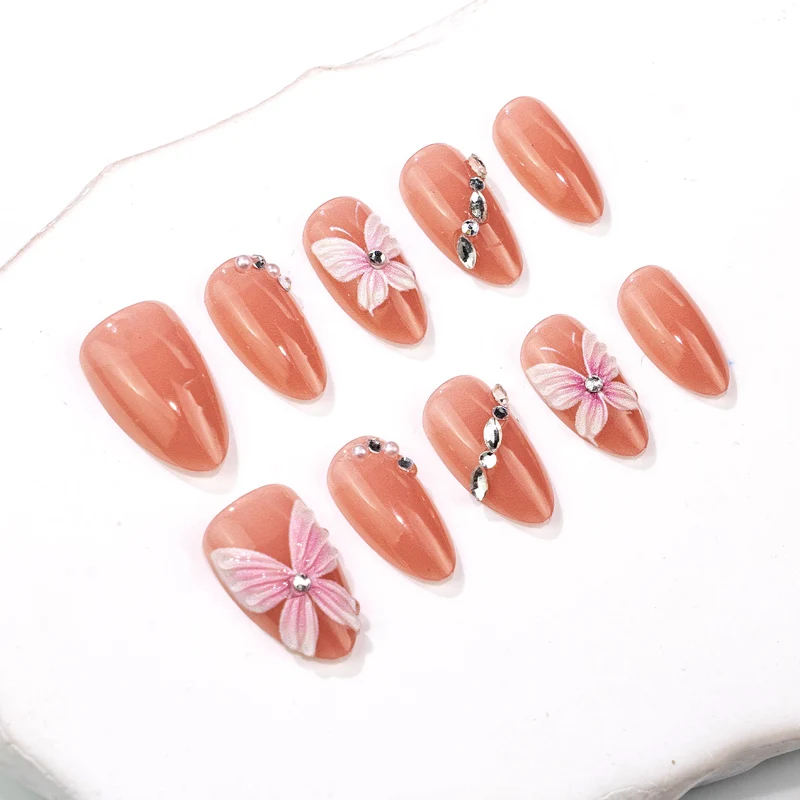 Elegante Schmetterlings-verzierte Press-On Nagelkunst Karnz
