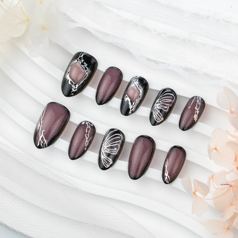 Dekorativer Stiletto Press-On Nagelset Karnz