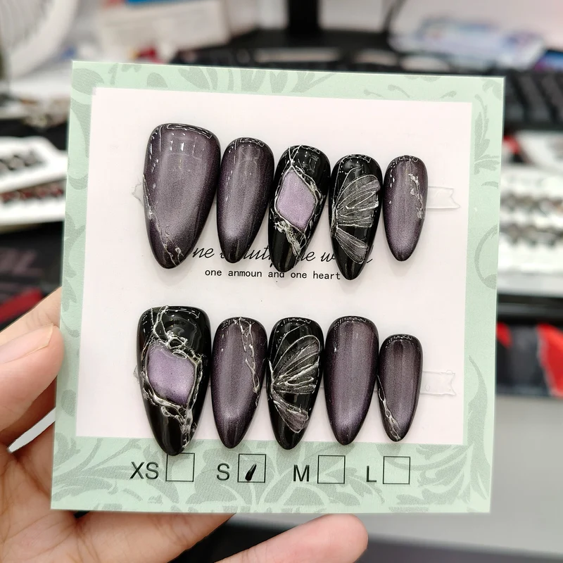 Dekorativer Stiletto Press-On Nagelset Karnz