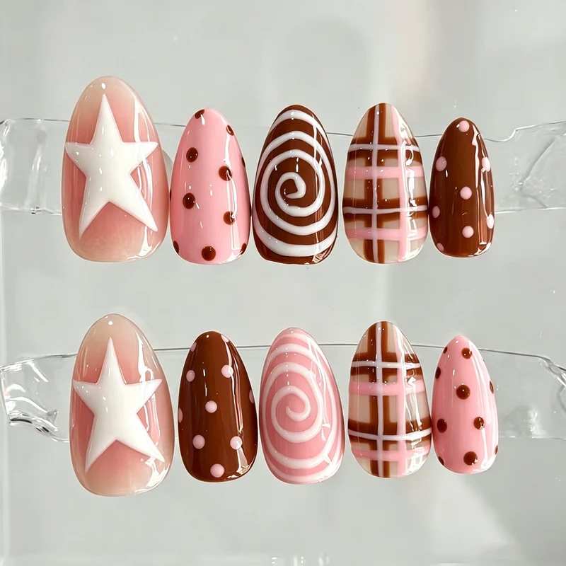 Dekoratives Press-On Nagelkunst-Set mit einzigartigen Designs Karnz