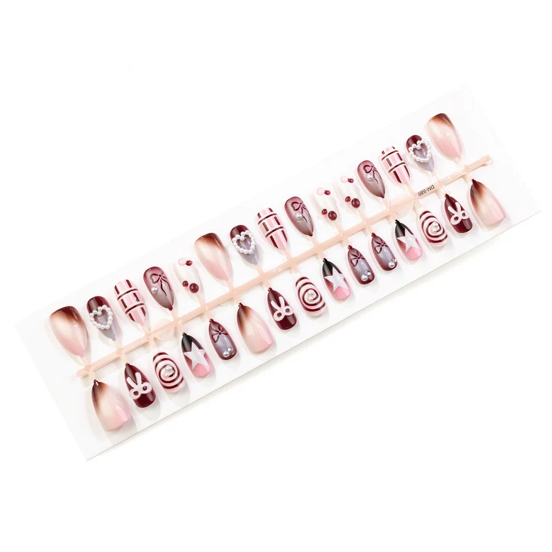 Dekoratives Press-On Nagelkunstset mit süßen Dessertmotiven Karnz