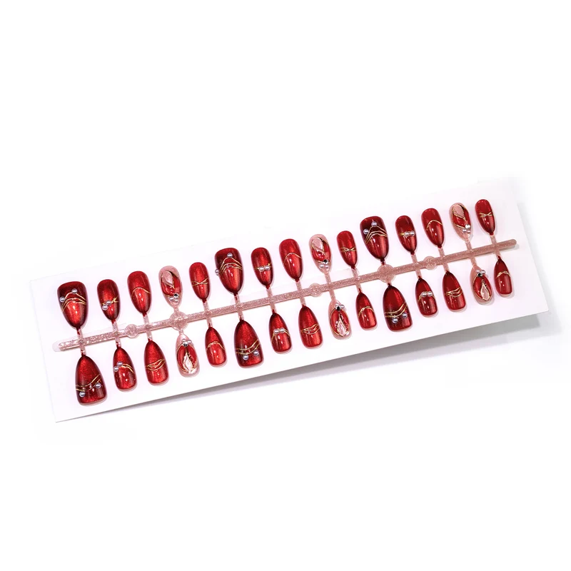 Dekoratives Press-On-Nagelkunst-Set mit Perlenakzenten Karnz