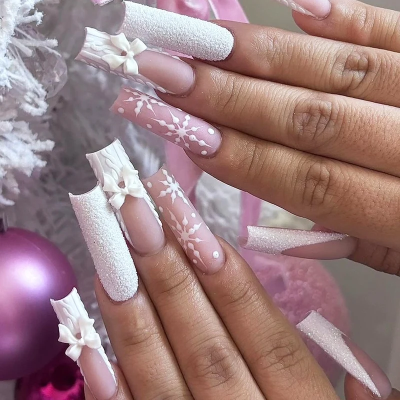 Dekorative Herz- und Stern-Press-On-Nagelkunst Karnz
