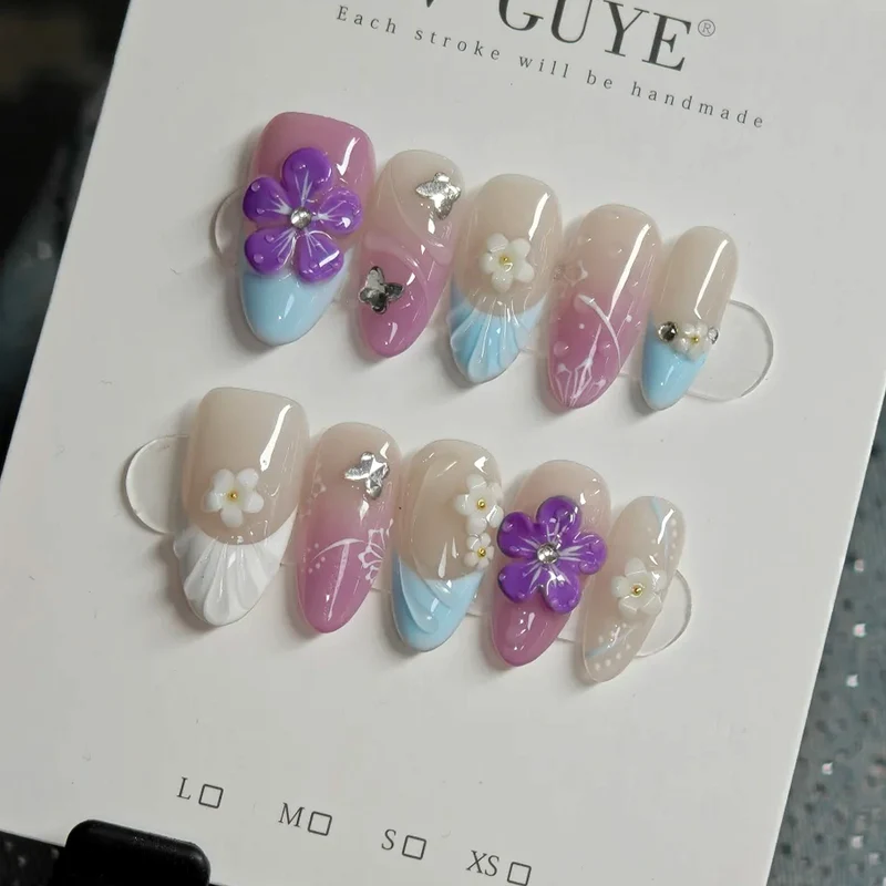 Dekorativer Floral Press-On Nail Set Karnz