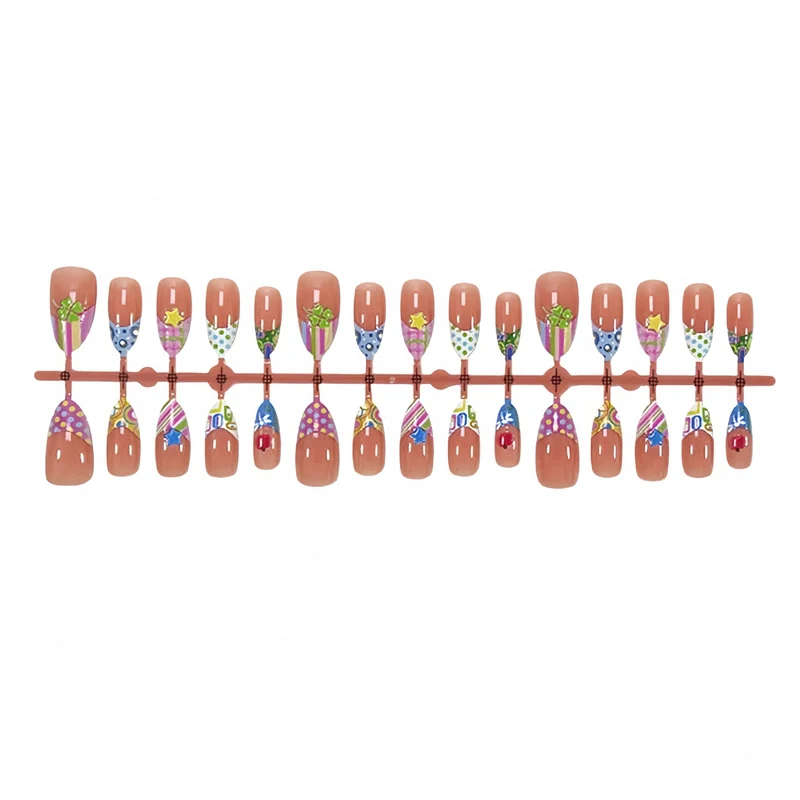 Kreatives gemustertes Press-On Nagelkunst Set Karnz