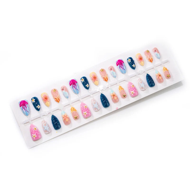 Strand-inspirierte Press-On Nagelkunst Karnz