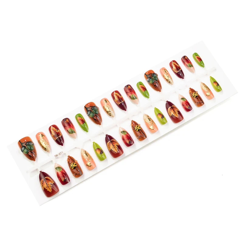 Herbst-inspiriertes Press-On Nagelkunst-Set Karnz