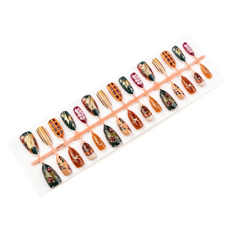 Künstlerisches saisonales Press-On-Nagelkunst-Set Karnz