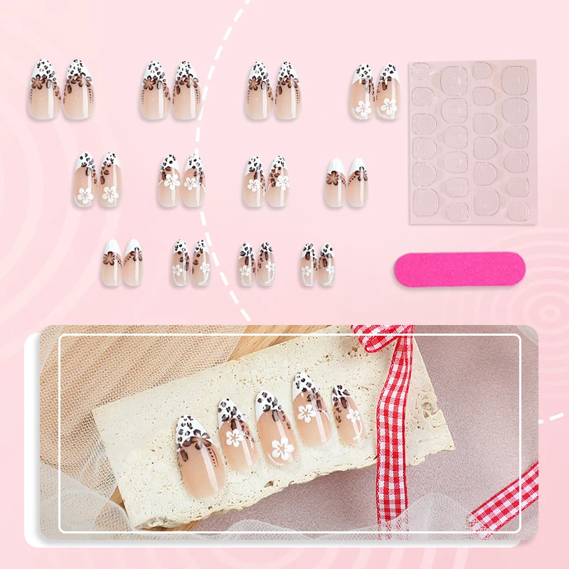Künstlerisches Press-On-Nagelset mit Floral- und Leopardenmotiv Karnz