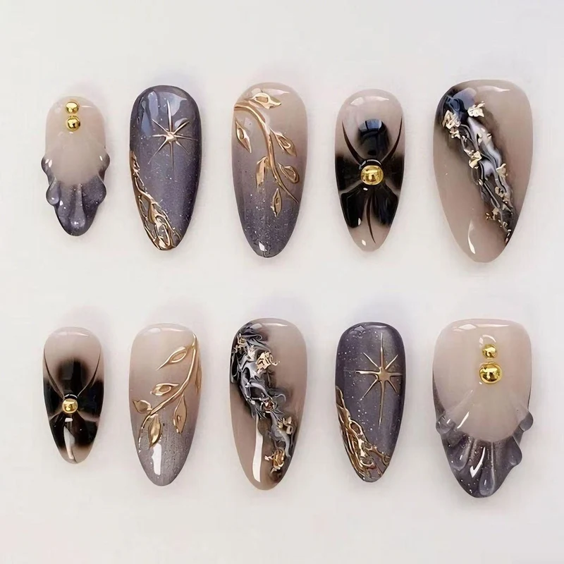 Künstlerisches Press-On Nageldesign Karnz