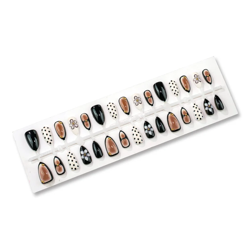 Künstlerisches Press-On Nagelkunstset mit floralen und Pünktchen-Designs Karnz
