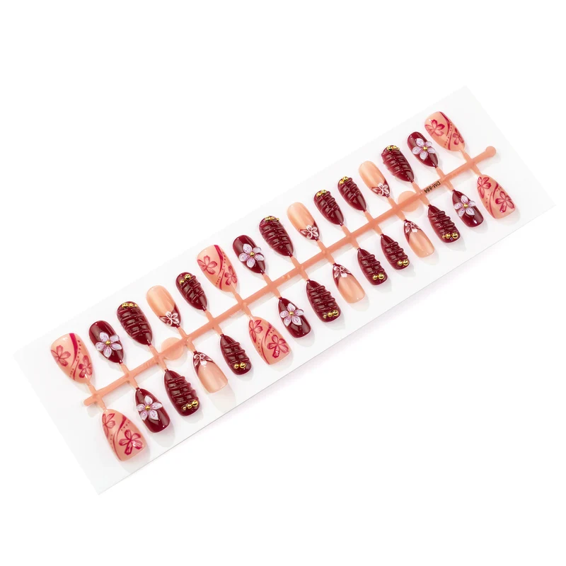 Künstlerisches Press-On Nagelkunst Set mit blumigen und glänzenden Designs Karnz