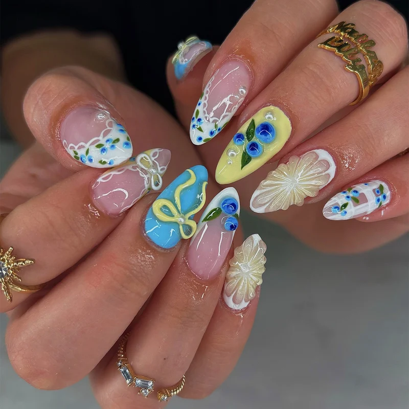 Künstlerisches Press-on-Nagelset mit floralen und Schleifenmustern Karnz