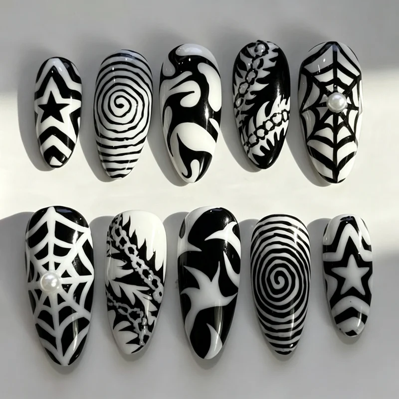 Künstlerisches Press-On Nagelkunst Set mit abstrakten Designs Karnz