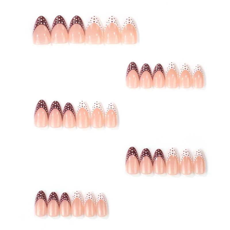 Künstlerisches Spitz-Press-On-Nageldesign Karnz