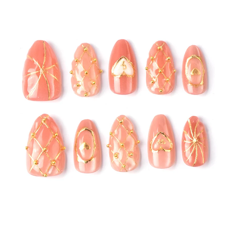 Künstlerisches Nagelkunstset mit goldenen Akzenten Karnz