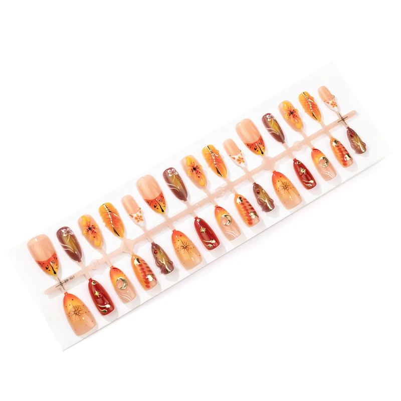 Künstlerisches Nagelkunst-Set mit herbstinspirierten Designs Karnz