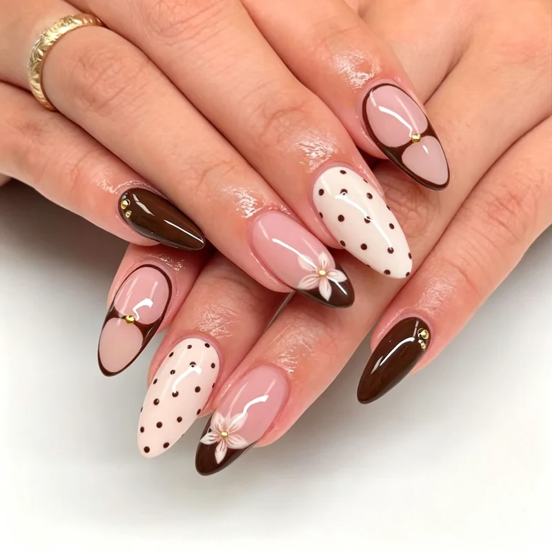 Künstlerisches Nagelkunstdesign Karnz