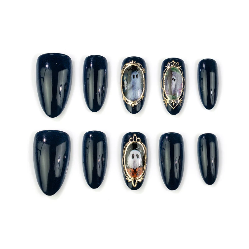 Künstlerische Nagelkunst Karnz