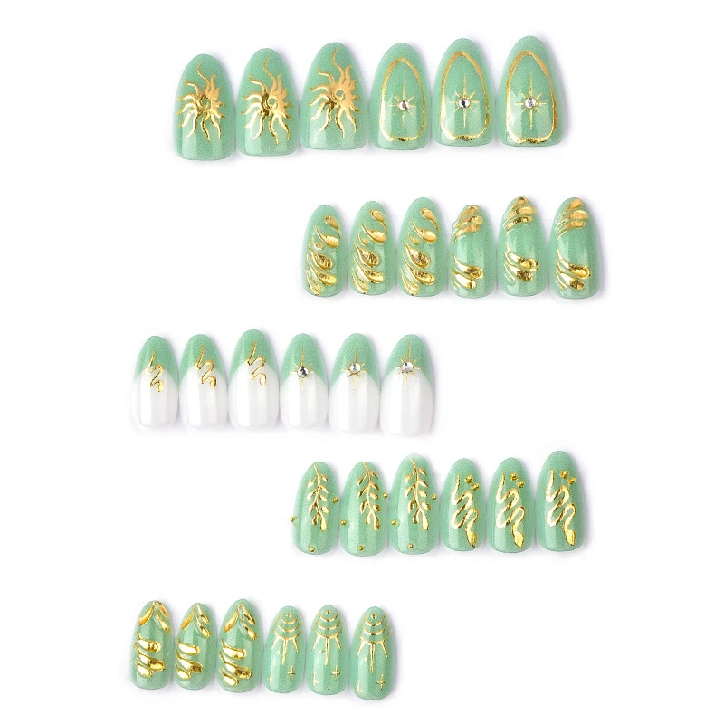 Künstlerisches Metallic Press-On Nagelkunst Set Karnz