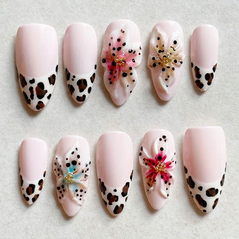 Künstlerisches Leoparden- und Blumen-Press-On-Nagelkunst-Set Karnz
