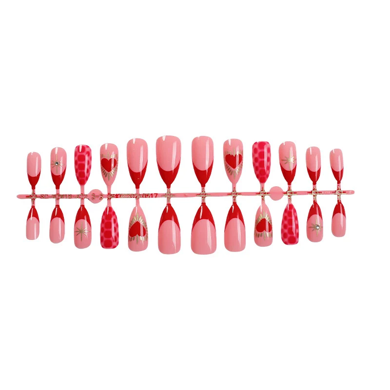 Künstlerisches Herz-inspiriertes Press-On Nagelkunst Set Karnz
