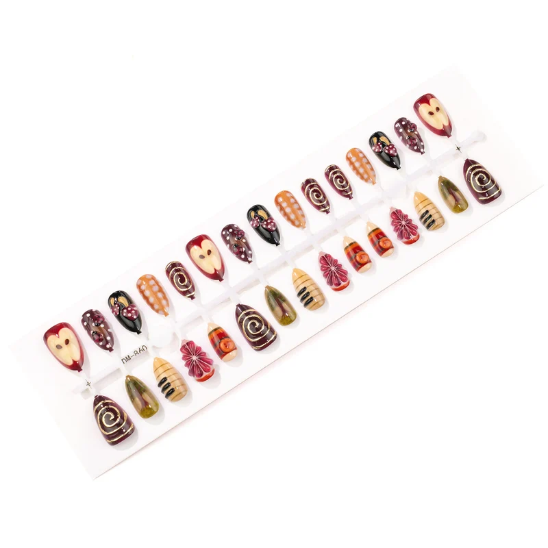 Künstlerisches handgemaltes Press-On Nagelset Karnz