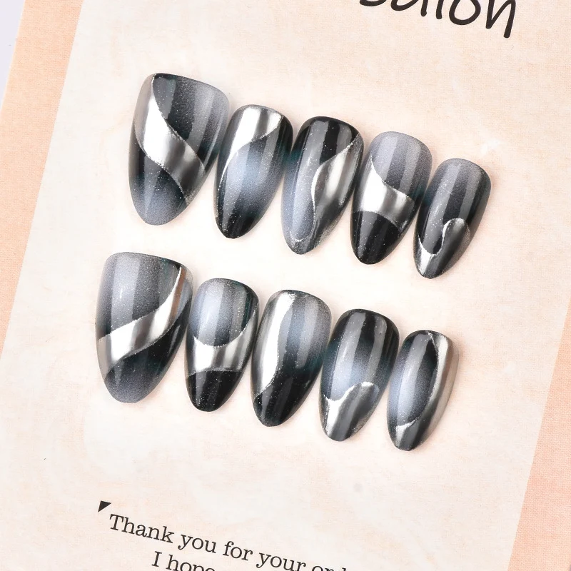 Künstlerisches Glam Nageldesign Karnz