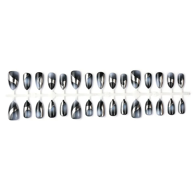 Künstlerisches Glam Nageldesign Karnz
