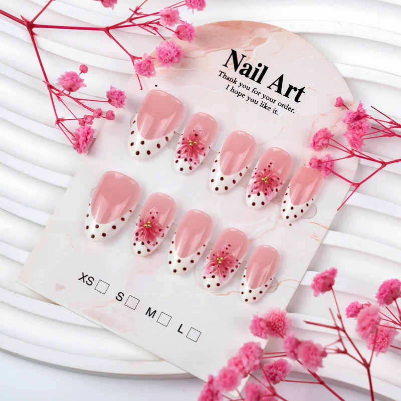 Künstlerisches Floral Press-On Nagelset Karnz