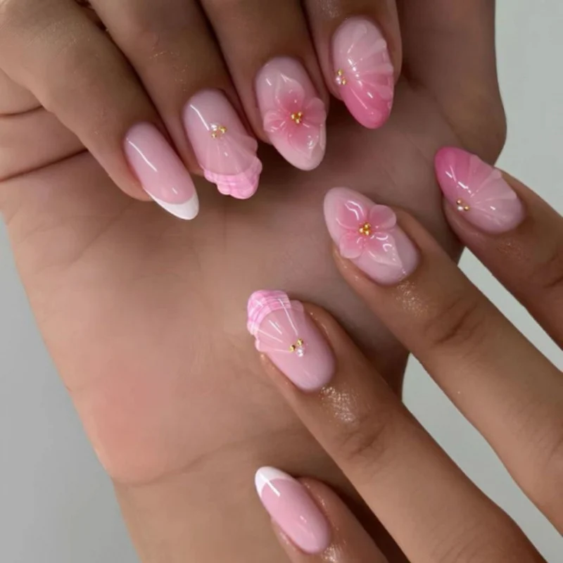 Künstlerisches Floral Press-On Nagelkunst Set mit Muschel- und Edelsteinakzenten Karnz