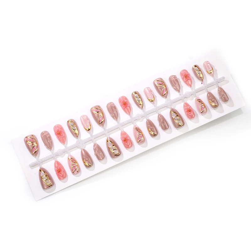 Künstlerisches Floral Press-On Nagelkunstset mit eleganten Edelsteindetails Karnz