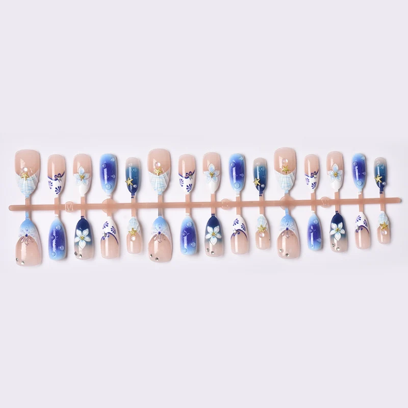 Künstlerisches florales Muster Press-On Nagelkunst Set Karnz