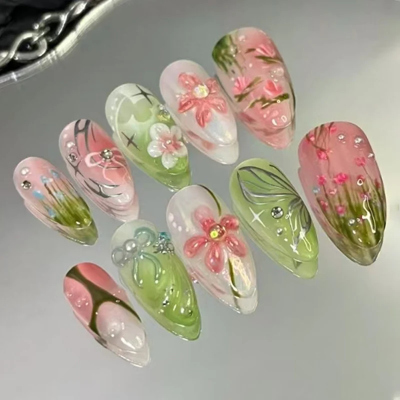 Künstlerische florale Nagelspitzen Karnz