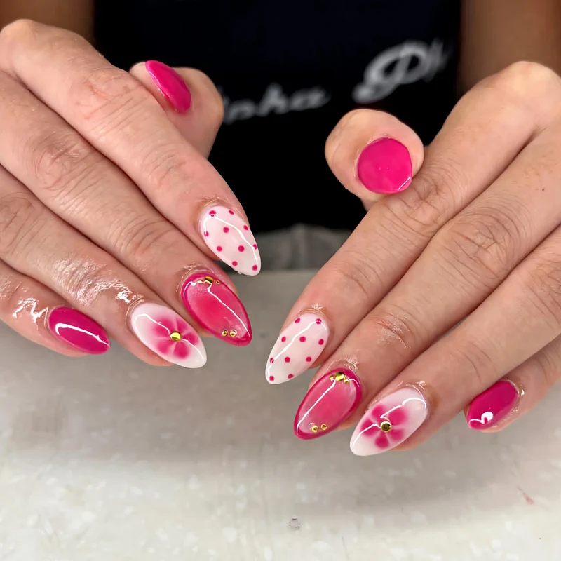 Künstlerische Florale Nagelkunst Karnz