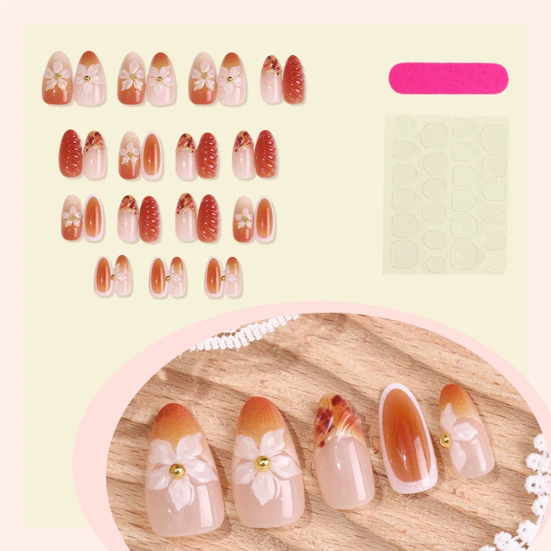 Künstlerisch florales Press-On Nagelset Karnz
