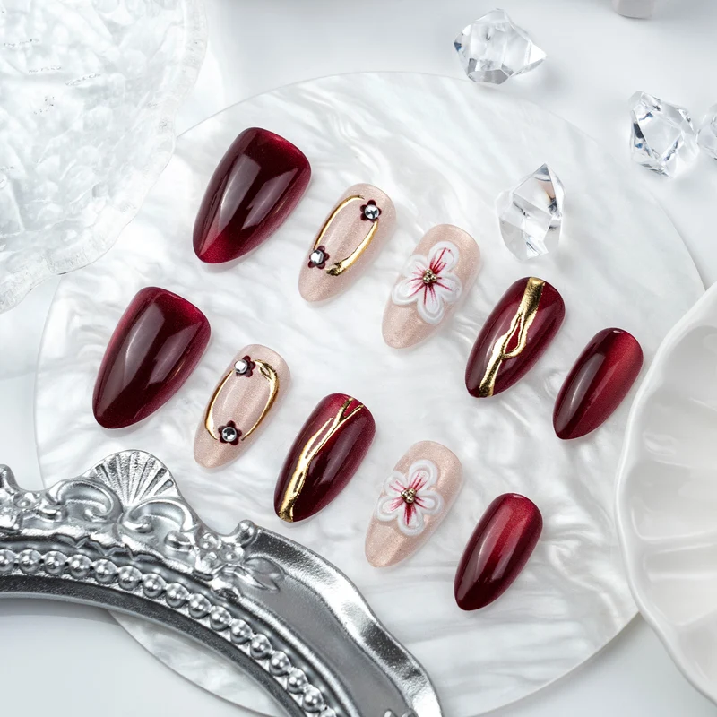 Künstlerisches floral verziertes Press-On-Nagelset Karnz