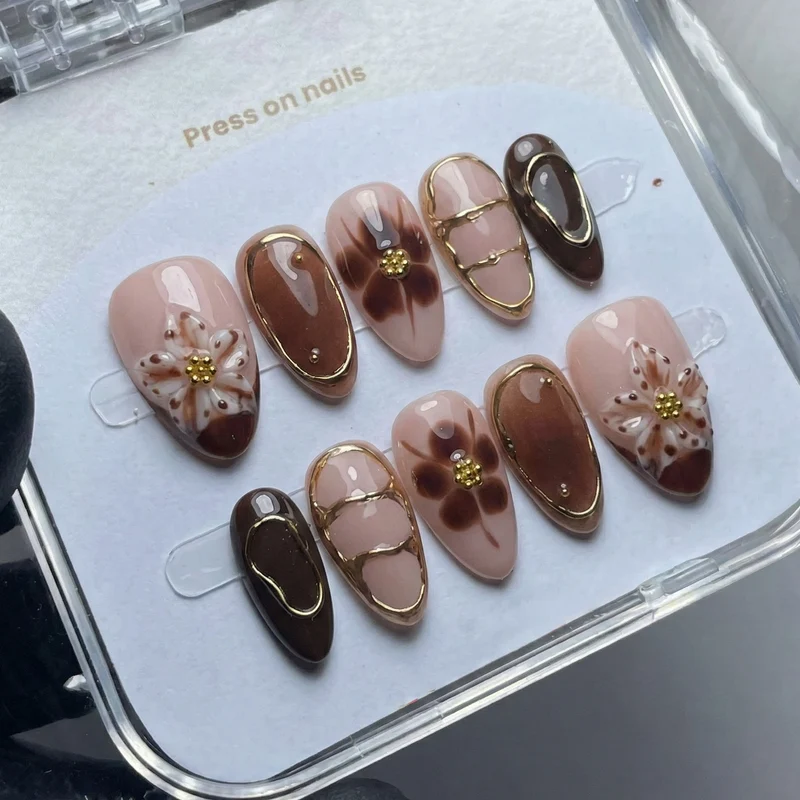 Künstlerisch florales dekoriertes Press-On Nagelset Karnz