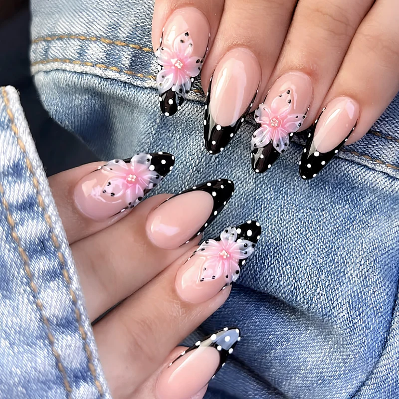 Künstlerisches Florales Schwarzpunkt Press-On Nagel Set Karnz