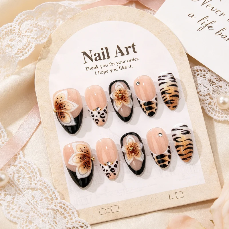 Künstlerisches Tierdruck Press-On Nail Art Set Karnz