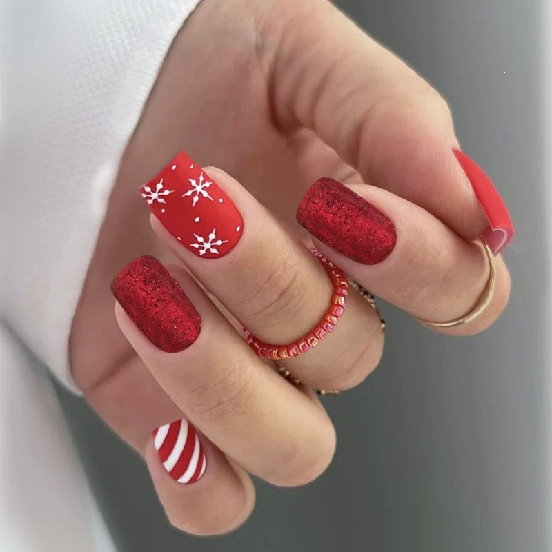 Stylisches Kunstnagelset mit vielseitigen festlichen Designs Karnz
