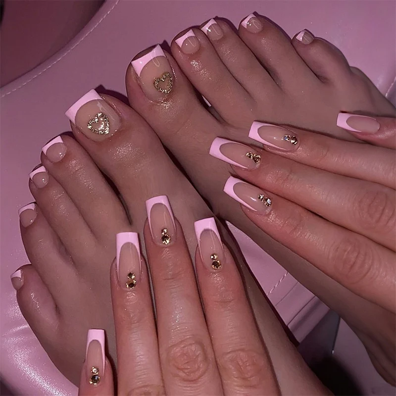 Kunstnail Set mit eleganten French-Spitzen Karnz