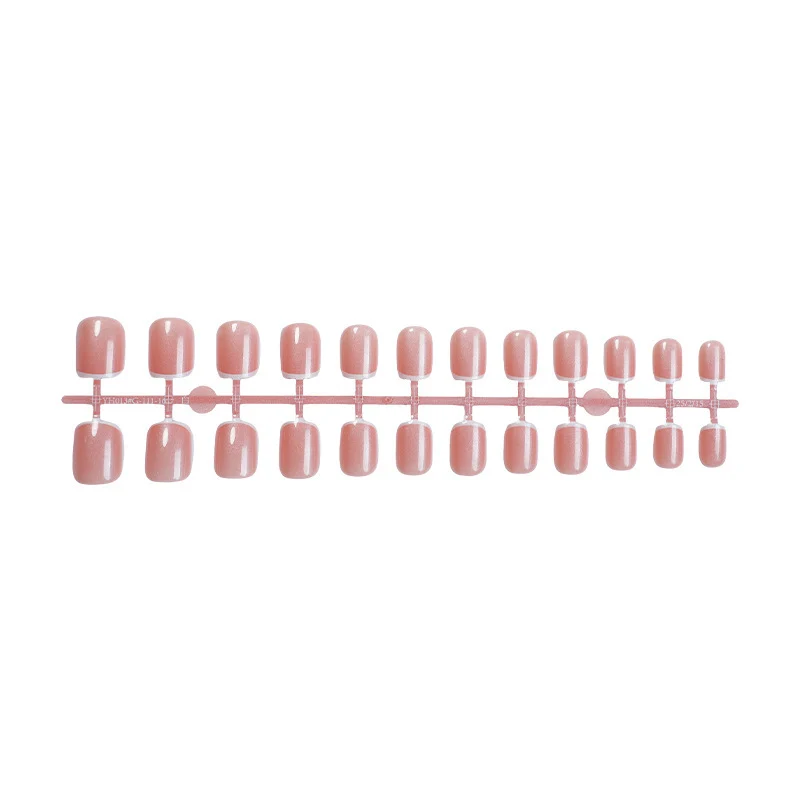Kunstnagelset mit zartem Rosé-Finish Karnz