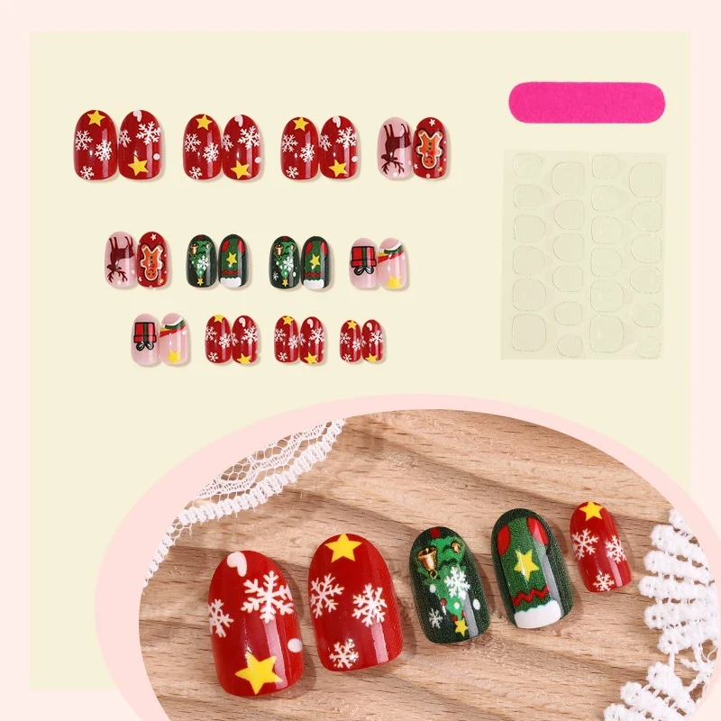 Kunstnagelset mit Weihnachtsmotiven und festlichen Designs Karnz