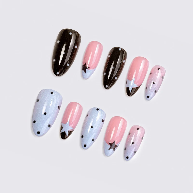 Kunstnagelset mit verspielten Designs Karnz