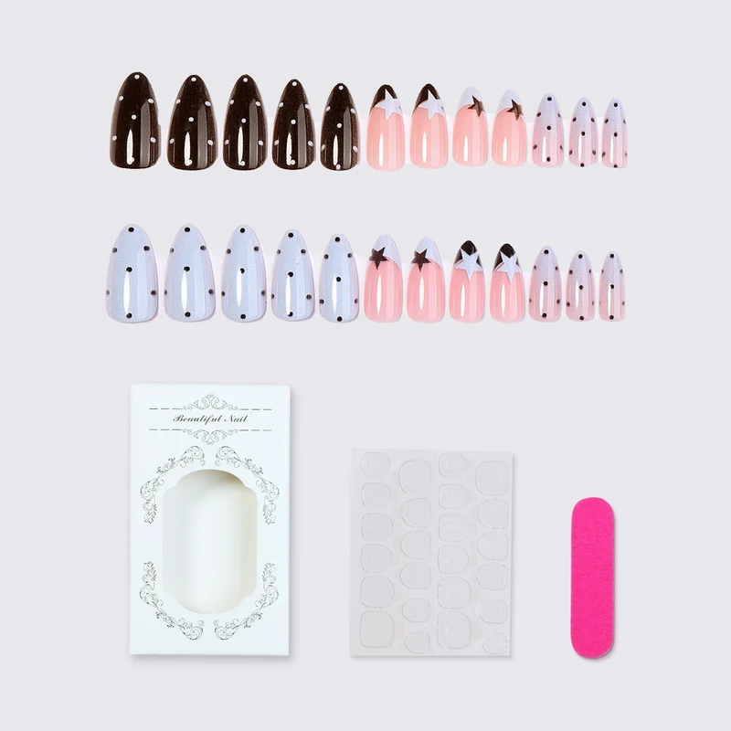 Kunstnagelset mit verspielten Designs Karnz