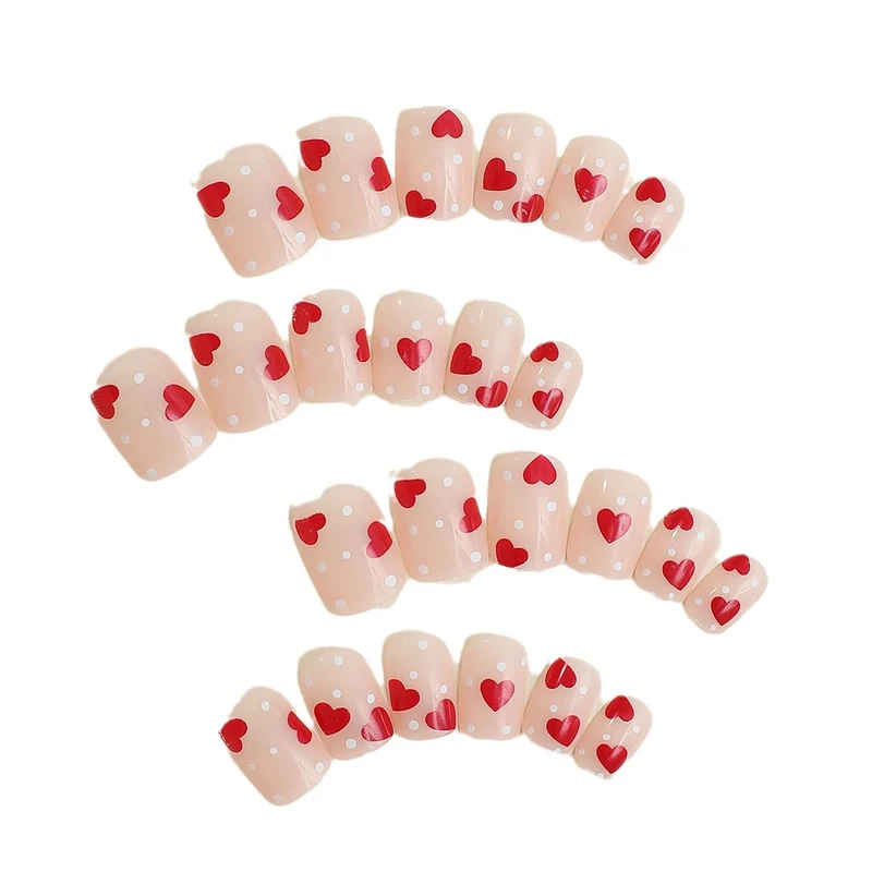 Kunstnagelset mit verspieltem Herzdesign Karnz