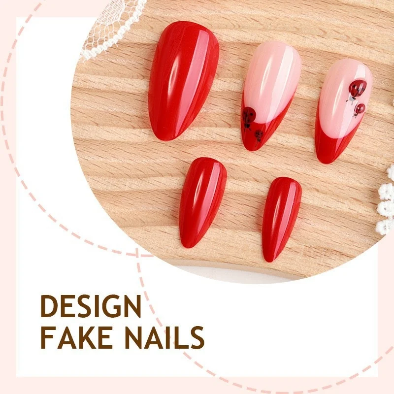 Kunstnagelset mit verspieltem Design und stilvollen Akzenten Karnz